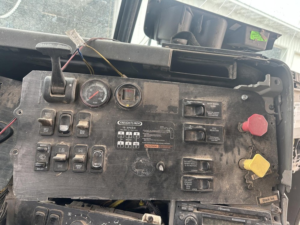 Freightliner COLUMBIA 120 GAUGE AND SWITCH Dash Panel - Used