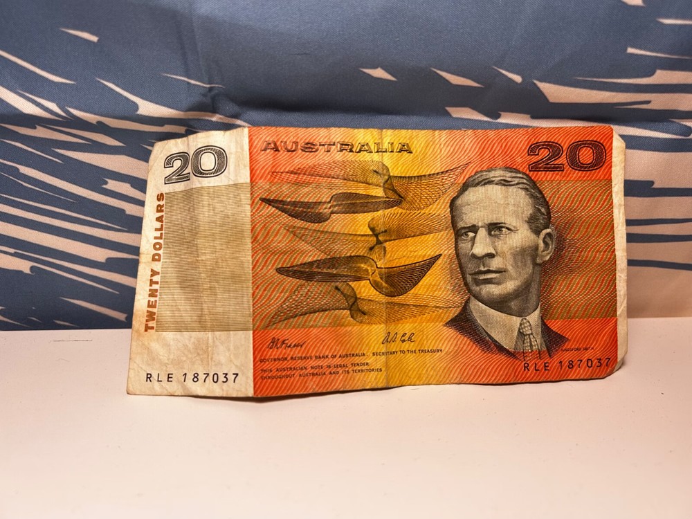 CIRC Australian $20 Note 1970's with Kingsford Smith / Hargave