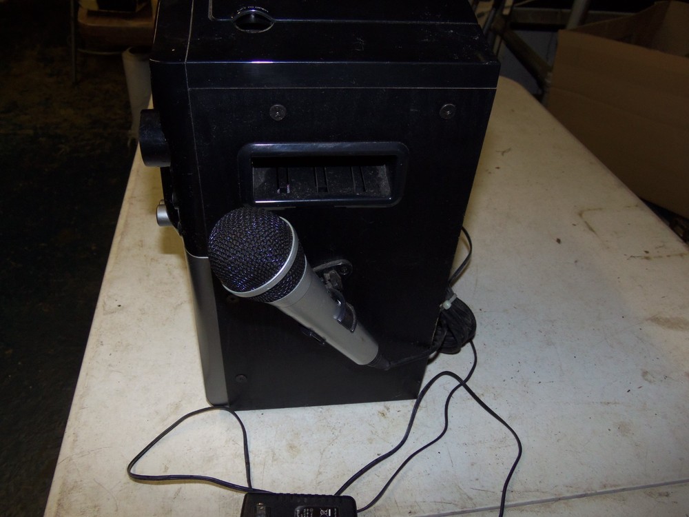 The Singing Machine, Model STVG - 559, Powers on but does not work correctly