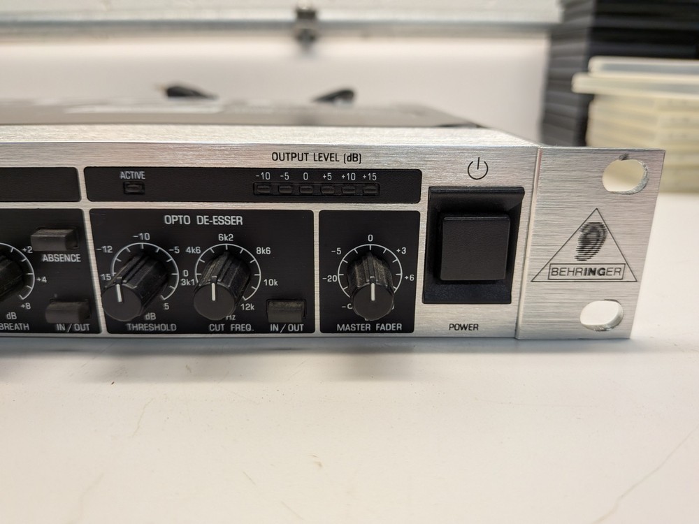 Behringer VX2000 Ultra-Voice Pro Mic Preamp / Voice Processor