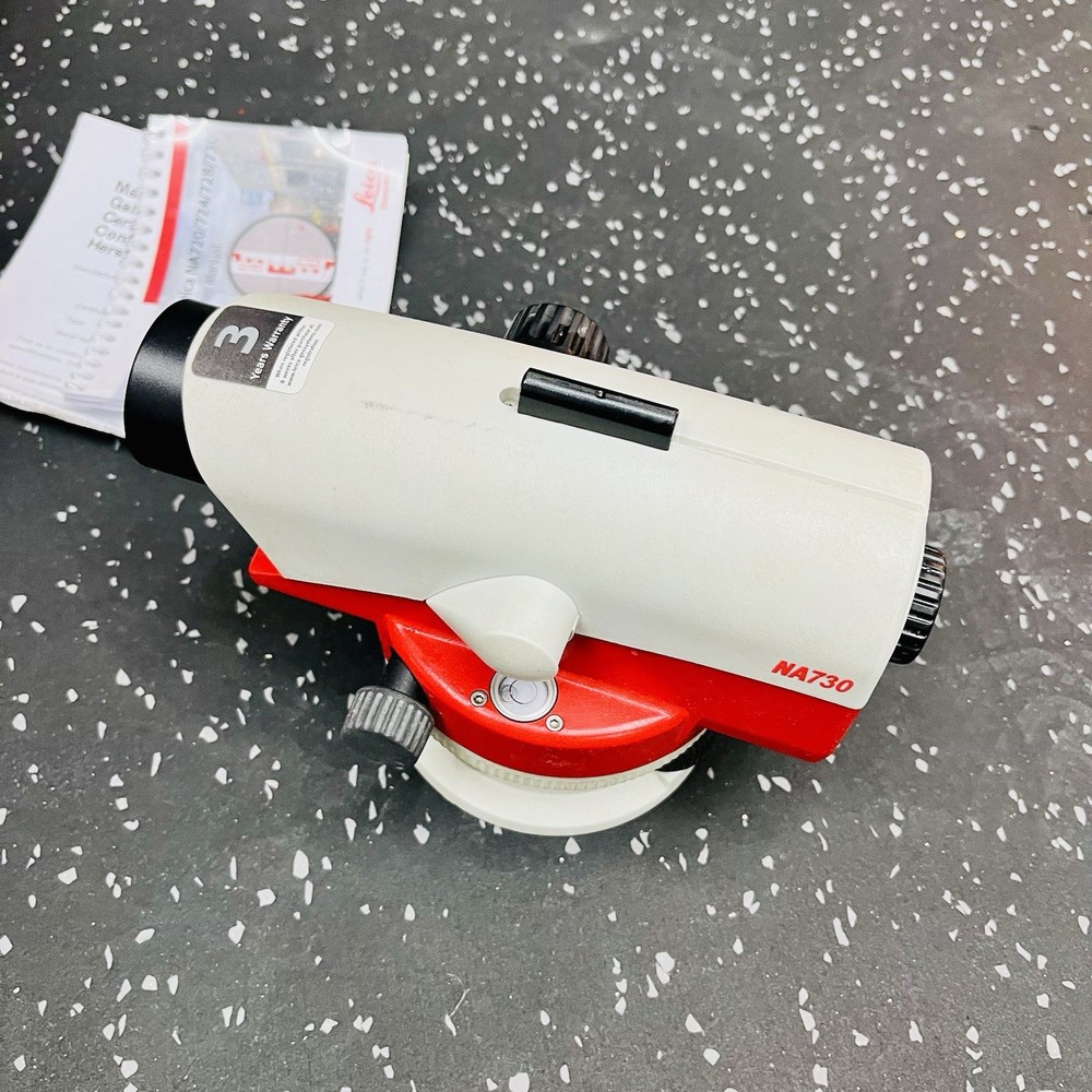 Leica NA730 Automatic Optical Level with Case - Good Condition