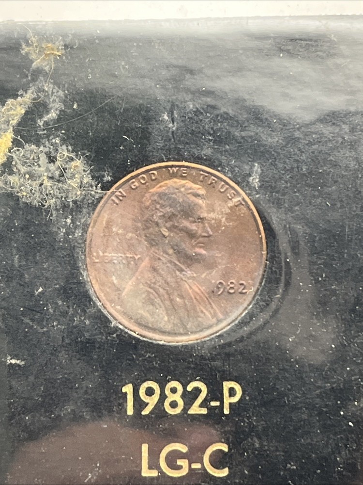 1982 Lincoln Cents Holder 7 Coins Total