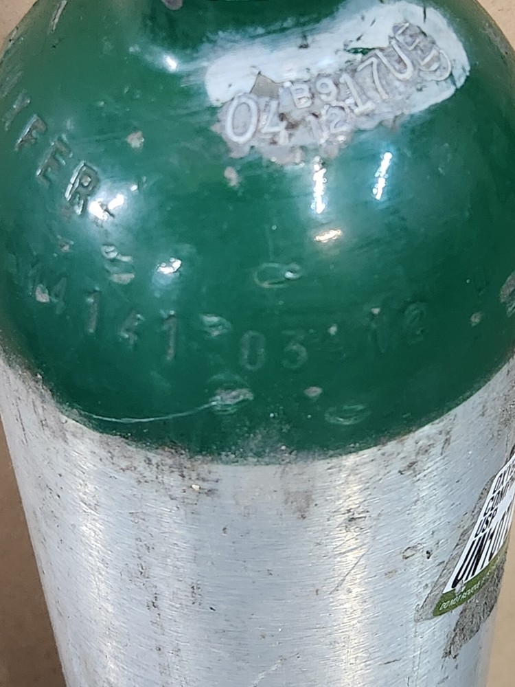 Medical Oxygen Tank Size E  Empty  UN 1072
