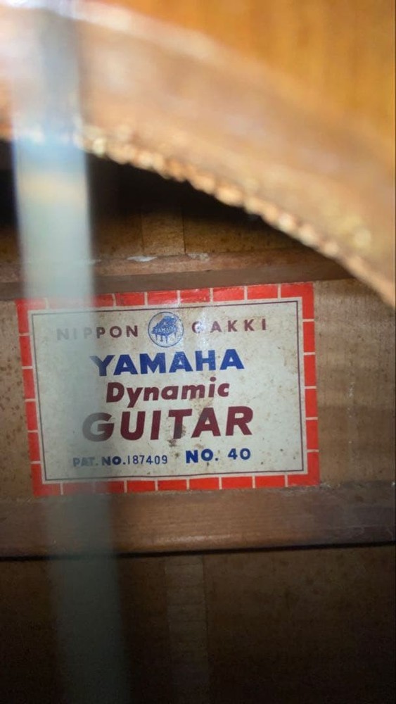 YAMAHA Dynamica acoustic guitar