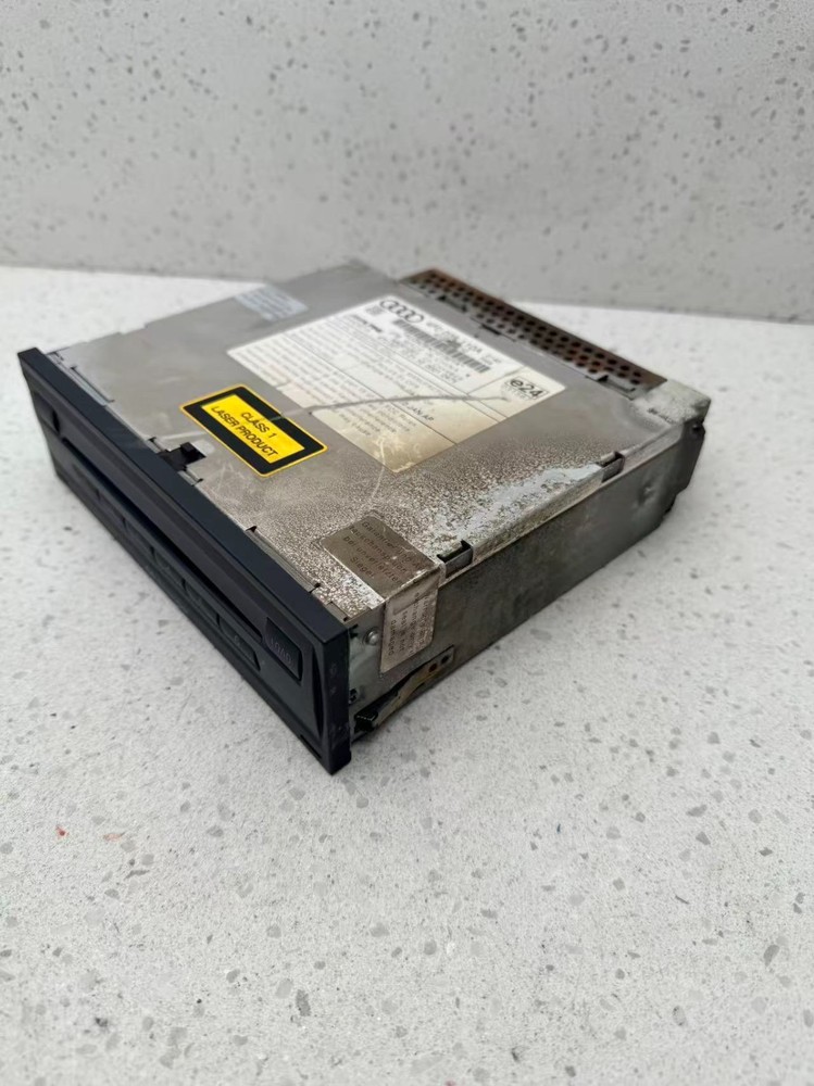 2009-2011 AUDI A6 C6 - 6 DISC CD Changer 4F0035110A