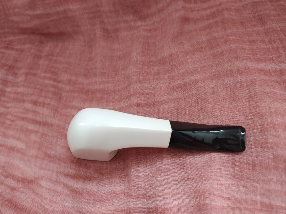 Free Hand Meerschaum Pipe with Fitted Case
