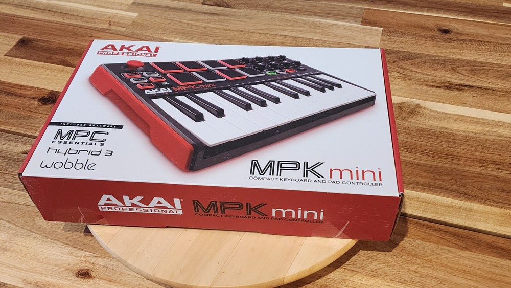 Akai Professional MPK Mini Compact Keyboard and Pad Controller - Excellent Cond.