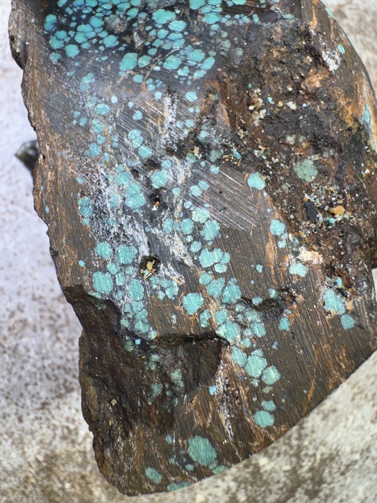 Stabilized hubei turquoise rough