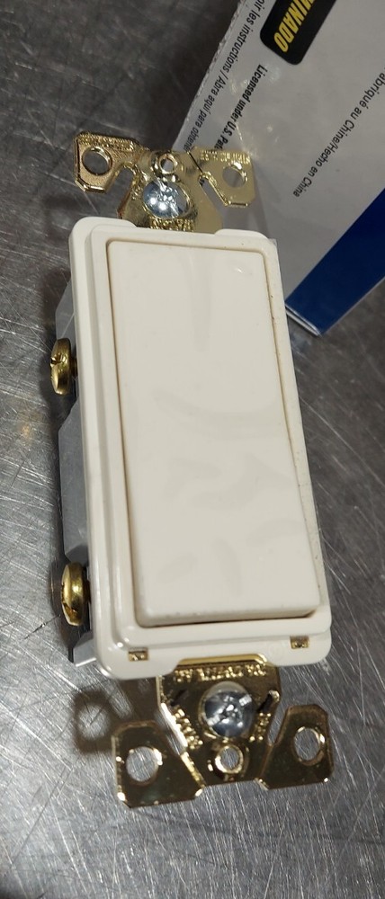 Eaton 7631A-BOX. Lighted Single Pole Switch. 20A 120/277vac. Lighted While OFF