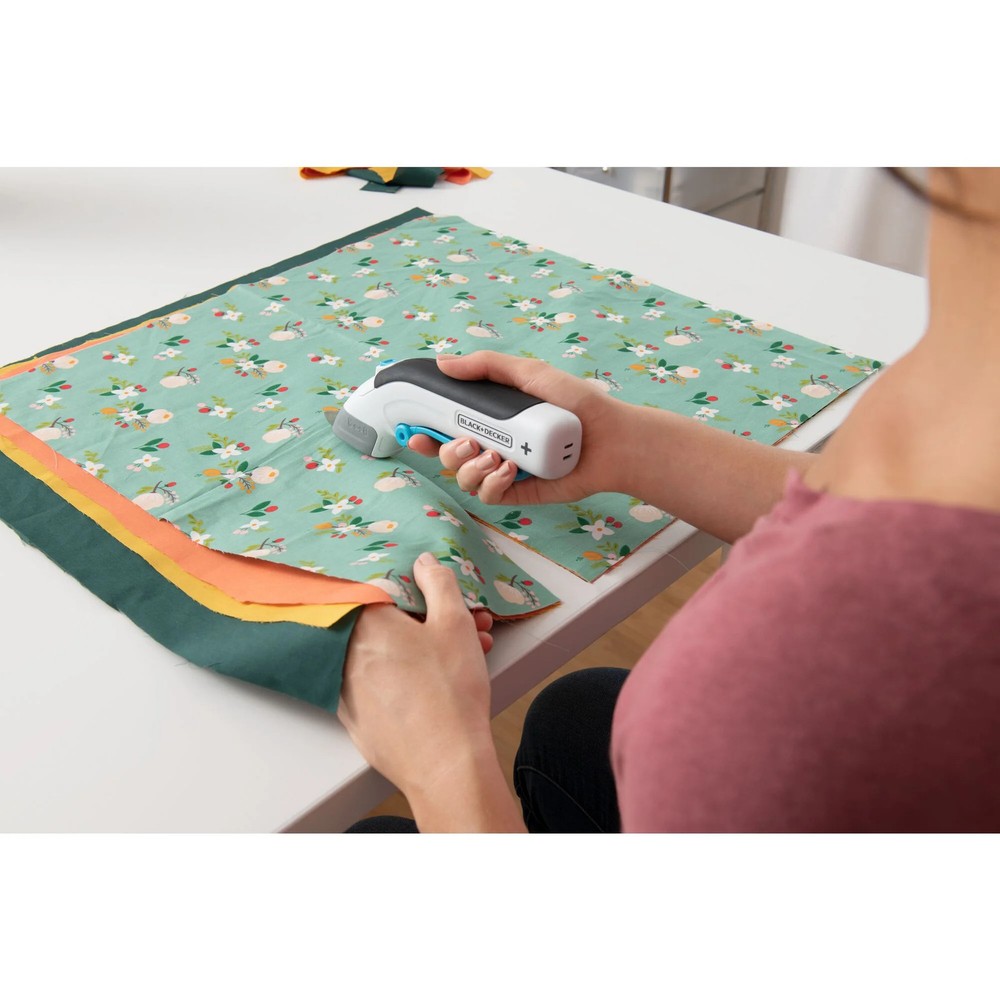 BLACK+DECKER 4V MAX* Craft Scissors - BCSC115FF