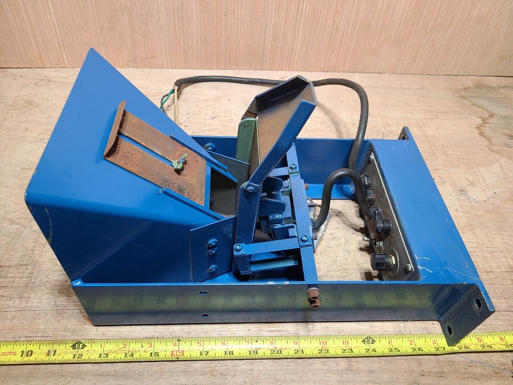 Moorfeed Corp. Vibratory Feeder, 120V model 74101