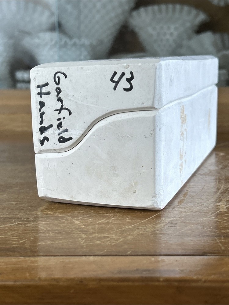 Ceramic Slip Casting Mold “Garfield Peeking With Paws”