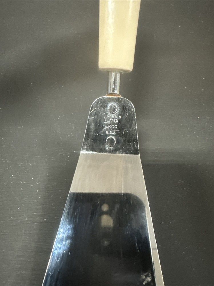 EKCO PIE DESERT SERVER SPATULA WITH CREAM HANDLE RARE