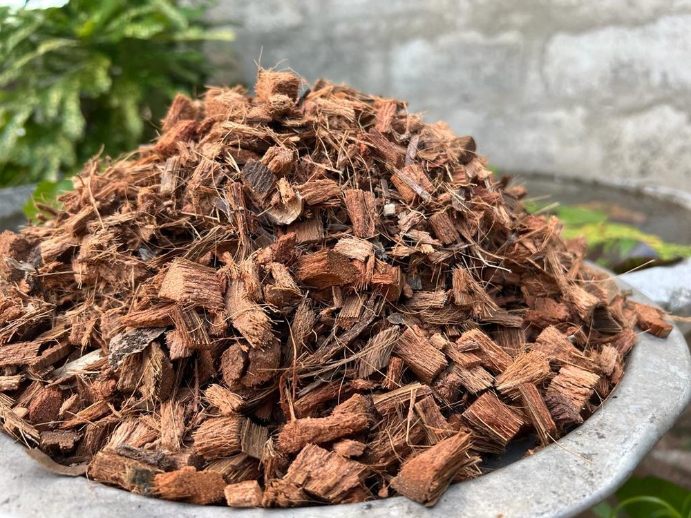 Coconut husk dry chips 100% natural organic coco chips