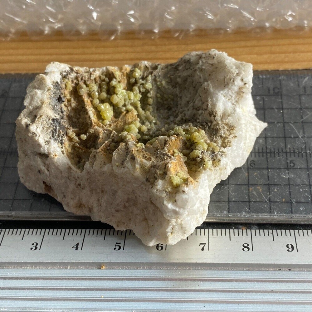 PYROMORPHITE ON SOLID QUARTZ FROM ROUGHTON GILL MINE. 66g MF1146