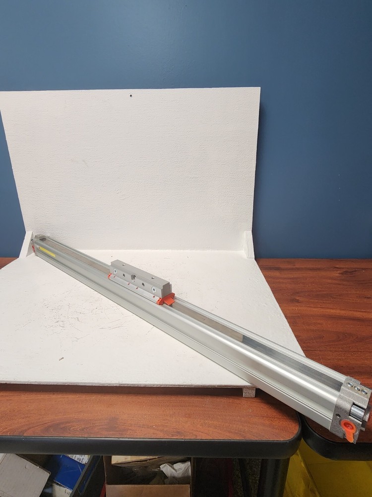 CAMOZZI PNUMATIC RODLESS SLIDE 50M2P32A0650 NEW 35" SLIDE