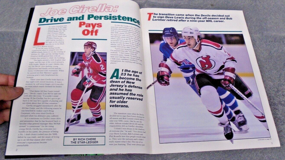 NEW JERSEY DEVILS NHL PROGRAM VS ISLANDERS 1987 10 SIGNATURES WITH COA RARE MEDO