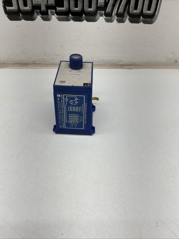 ATC Motor Driven Timer Hours 120V 322B NEW