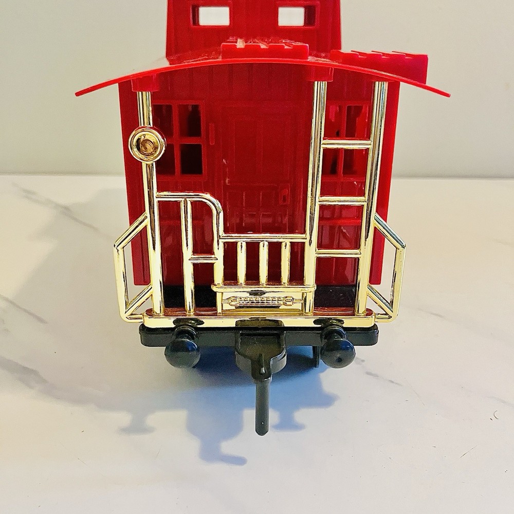FAO Schwarz Motorized Classic Train Set Plus Tracks