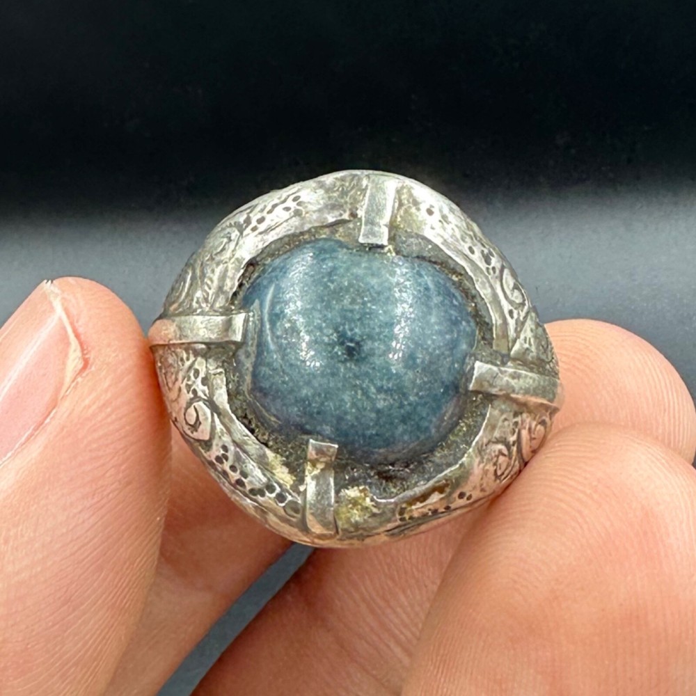 Wonderful unique ancient Roman solid silver gem stone ring