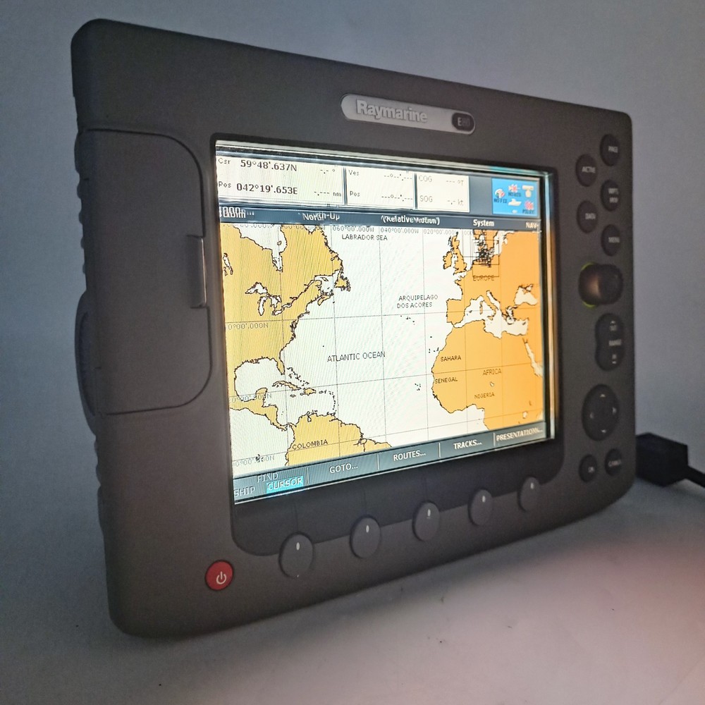 Raymarine E80 E02011 MFD Chartplotter Fishfinder Radar Sonar Classic Display