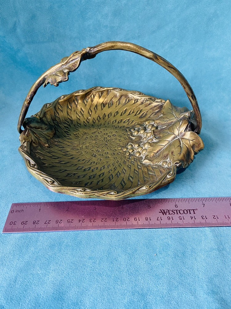 Vintage Brass Basket w/leaf details
