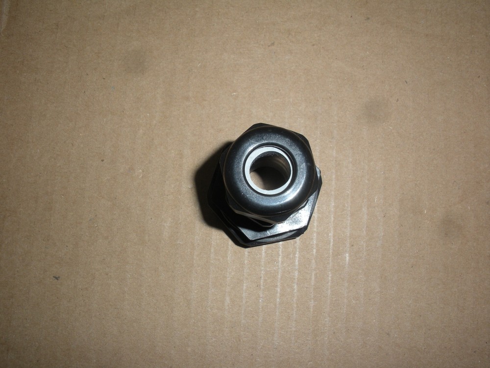 3) Commscope FA-PCS10 power cable connector w/ 1" x 1/2" bushing