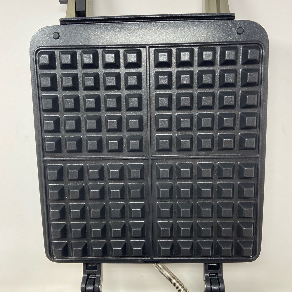 Breville Smart Waffle Pro 4-Slice Waffle Maker, Silver
