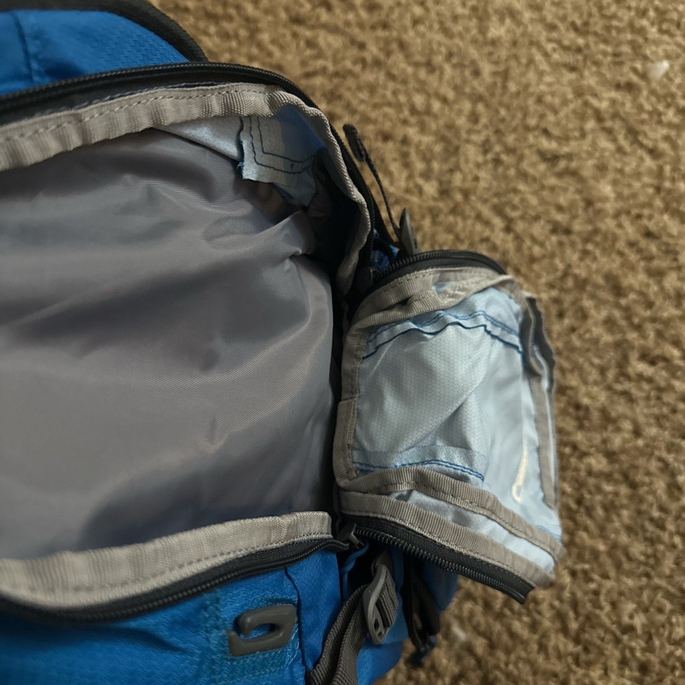 Camelbak Lobo Blue/Black Hydration Pack Hiking Trail Backpack