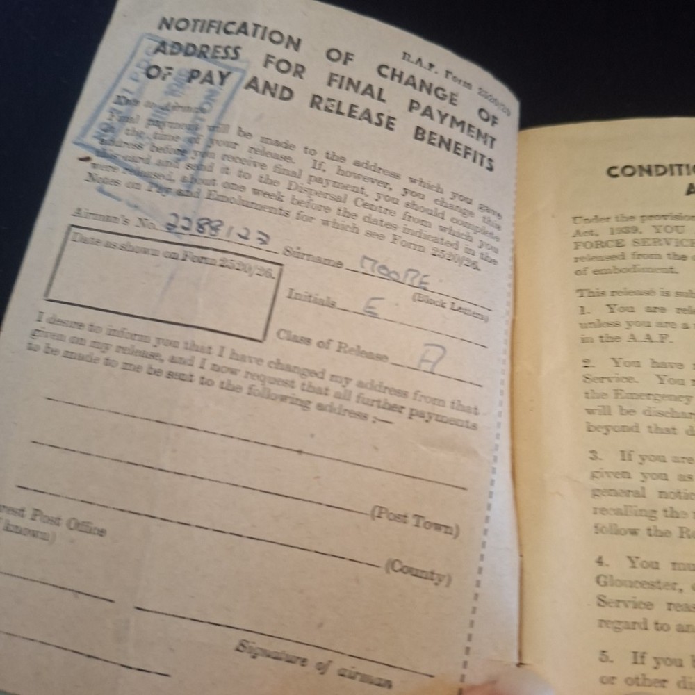 WW2 Royal Air Force RAF Service and Release Book