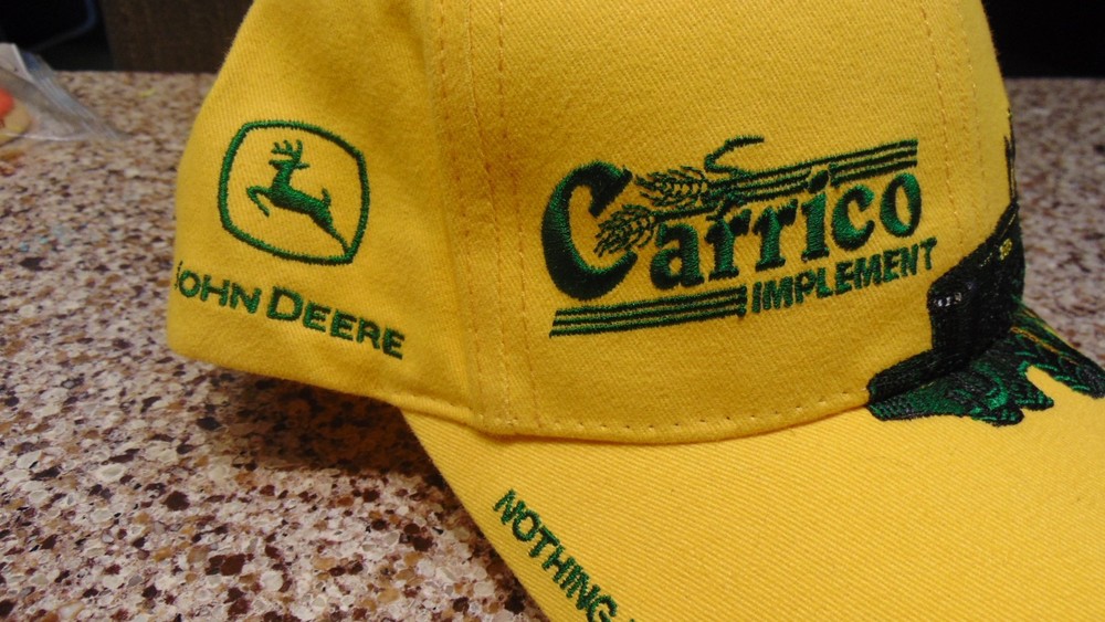VINTAGE JOHN DEERE FARMER BALL CAP STYLE HAT - ADJUSTABLE - MINT