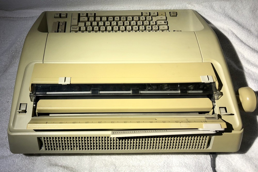 WORKING AEG Olympia AG Typewriter Compact i W/Extra Ribbon and Cover