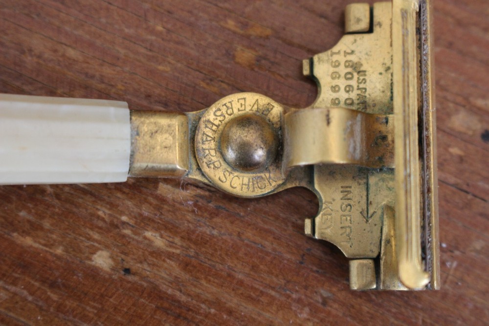 Vintage Eversharp Schick Injector Razor With Bakelite Handle
