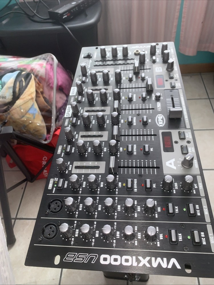 Behringer VMX 1000USB DJ Mixer