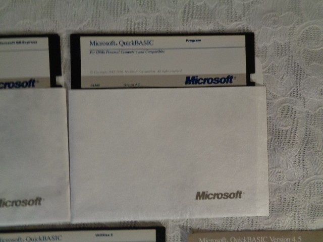 Microsoft Quickbasic 4.5 - 5 Floppy Disc & Material - 1988 - Untested