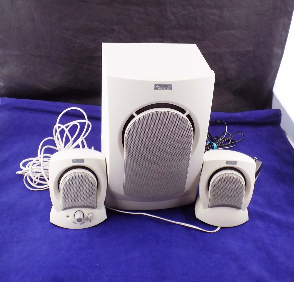Altec Lansing AVS300 Computer 2.1  Powered Speaker System And Subwoofer Complete