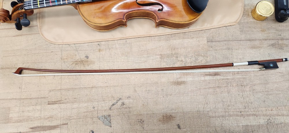Revelle 500 Violin 4/4 w/ Case & Bow
