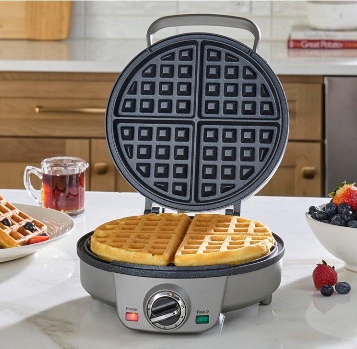 Cuisinart 4-Slice Belgian Waffle Maker _WAF-200 !!!