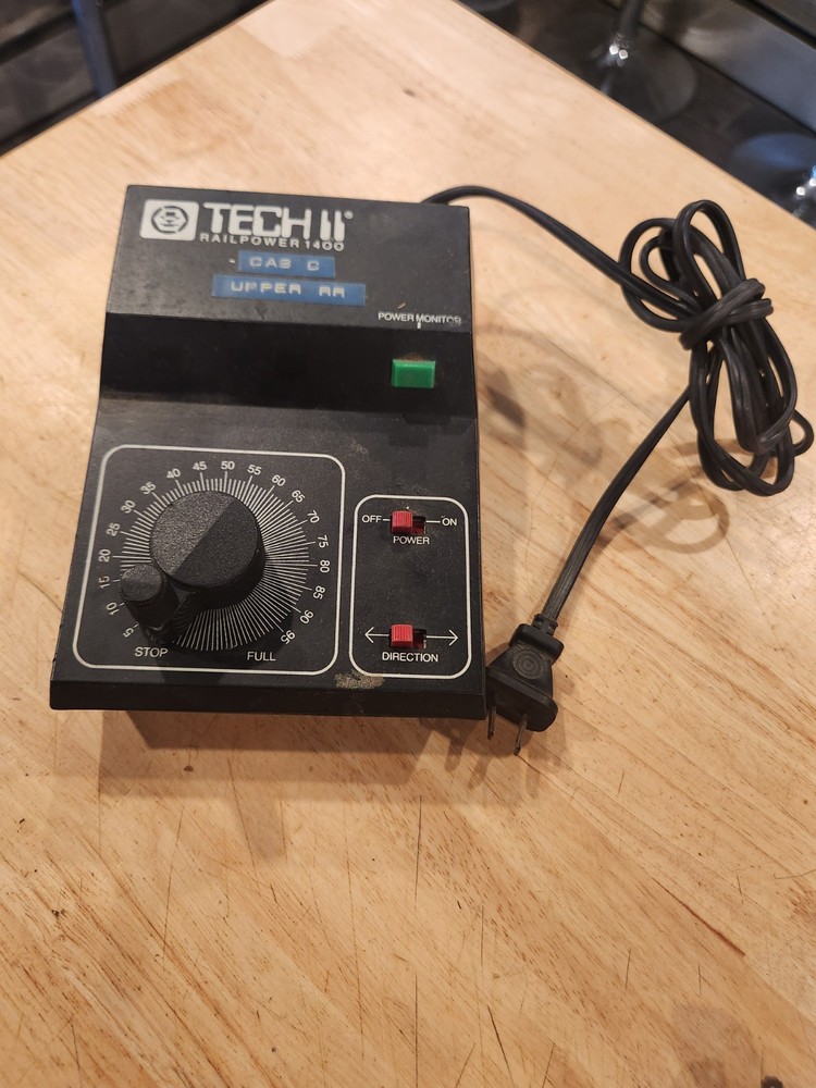 Tech II railpower 1400 18 VAC accessory & 14VDC variable train power transformer