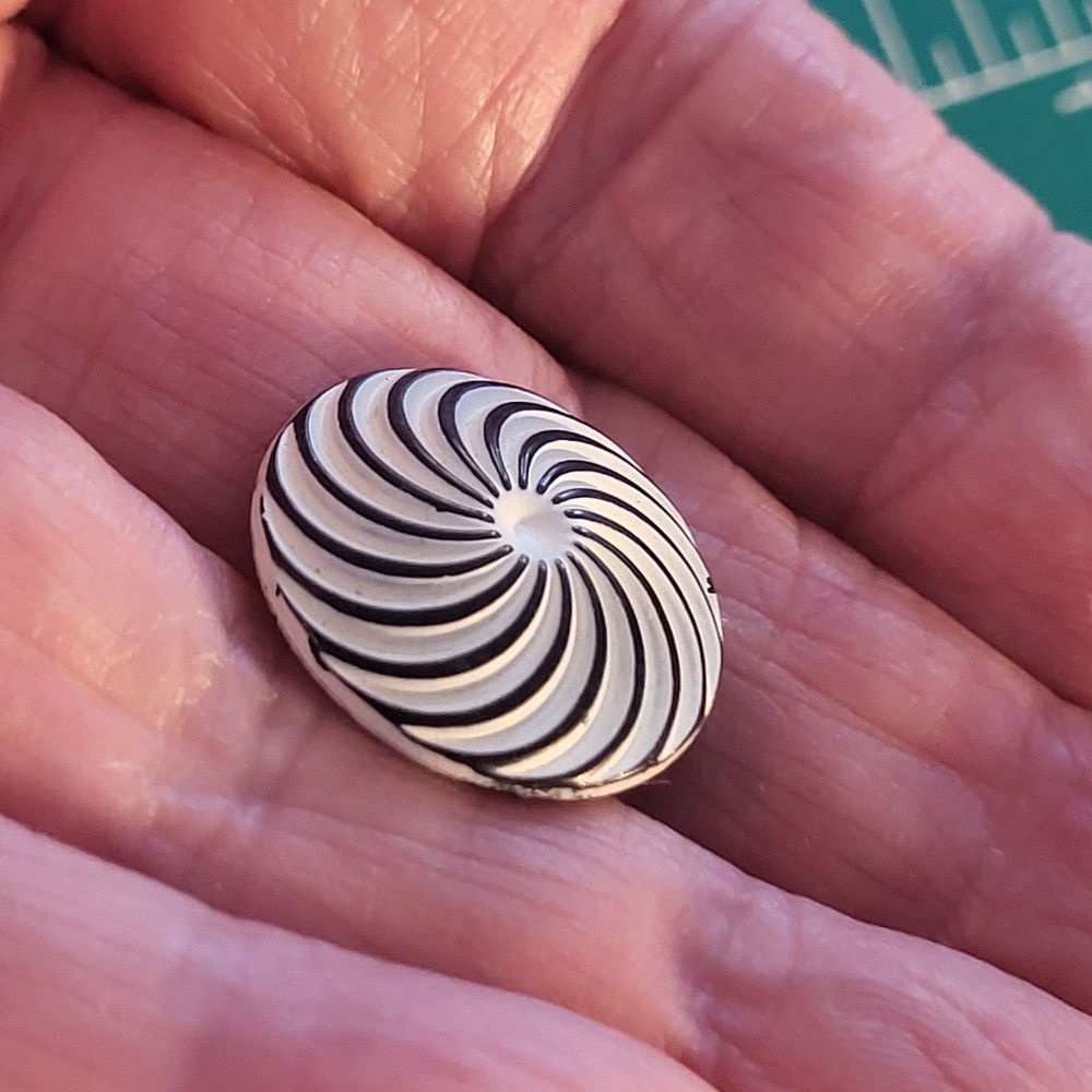 Colt # 9 button 3/4" excellent  swirly 2 tone black white confirmed pattern