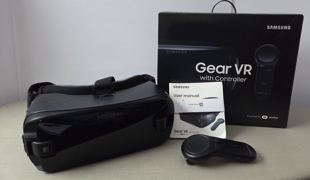 Samsung Gear VR Powered by Oculus with Controller SM-R324 (2017)