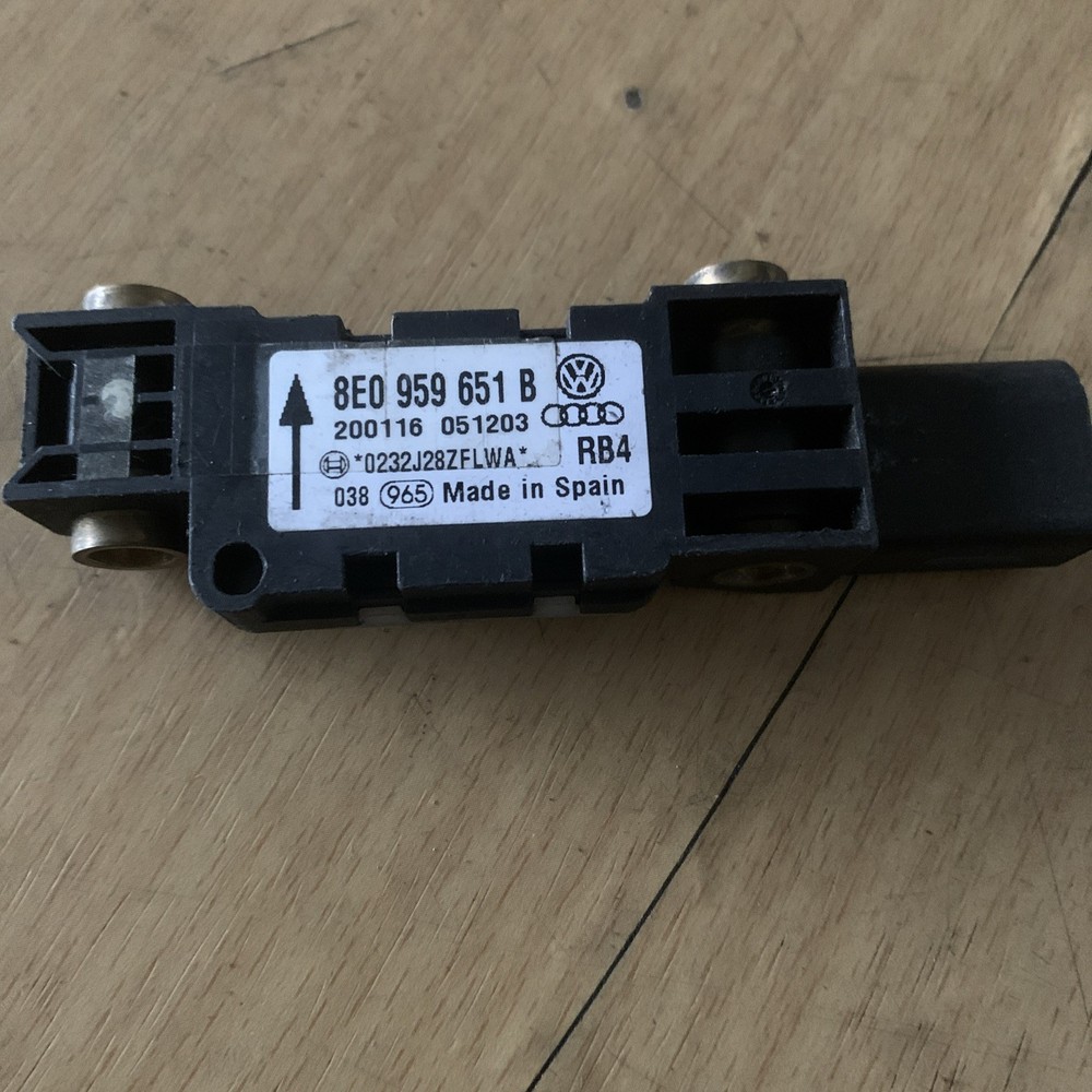 AUDI SENSOR  8E0959651B  - FREE SHIPPING -
