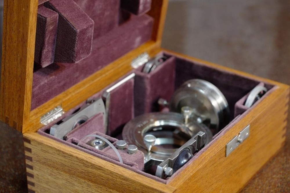 Antique Leitz Universal Rotating Stage UT2 Polarizing Microscope Accessory Case