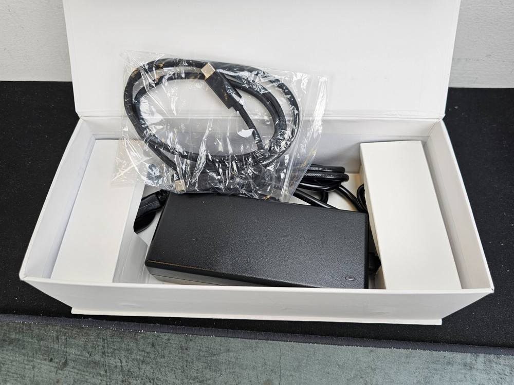 Unbranded USB-C 4k Triple Display MST Docking Station
