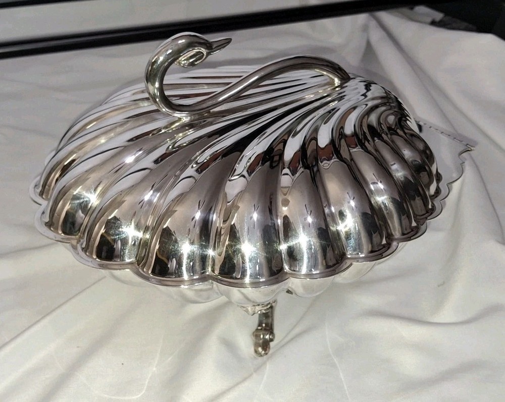 Leonard Regency Style Silver Plated Clam Shell Hinged Warmer with Swan Handle.