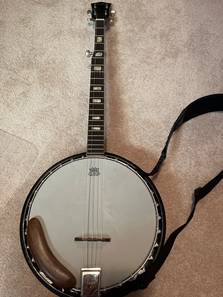 5 string Seville banjo with case