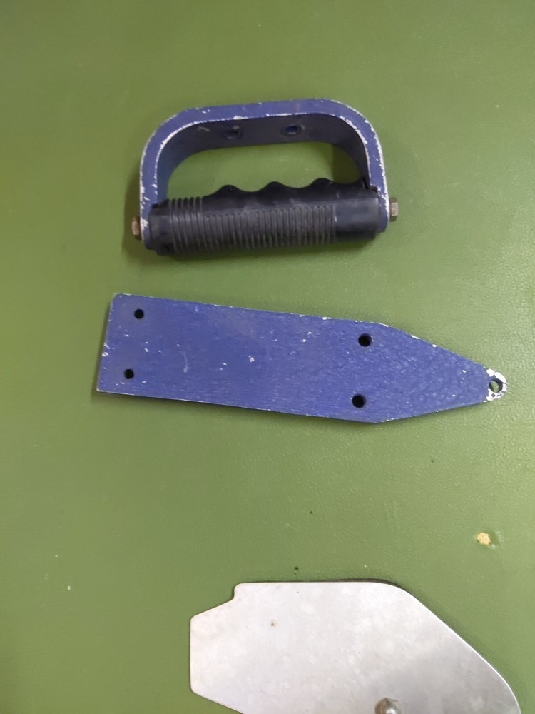 Dynabrade 11486 Dynabelter Belt Sander & Accessories *TESTED/WORKING*