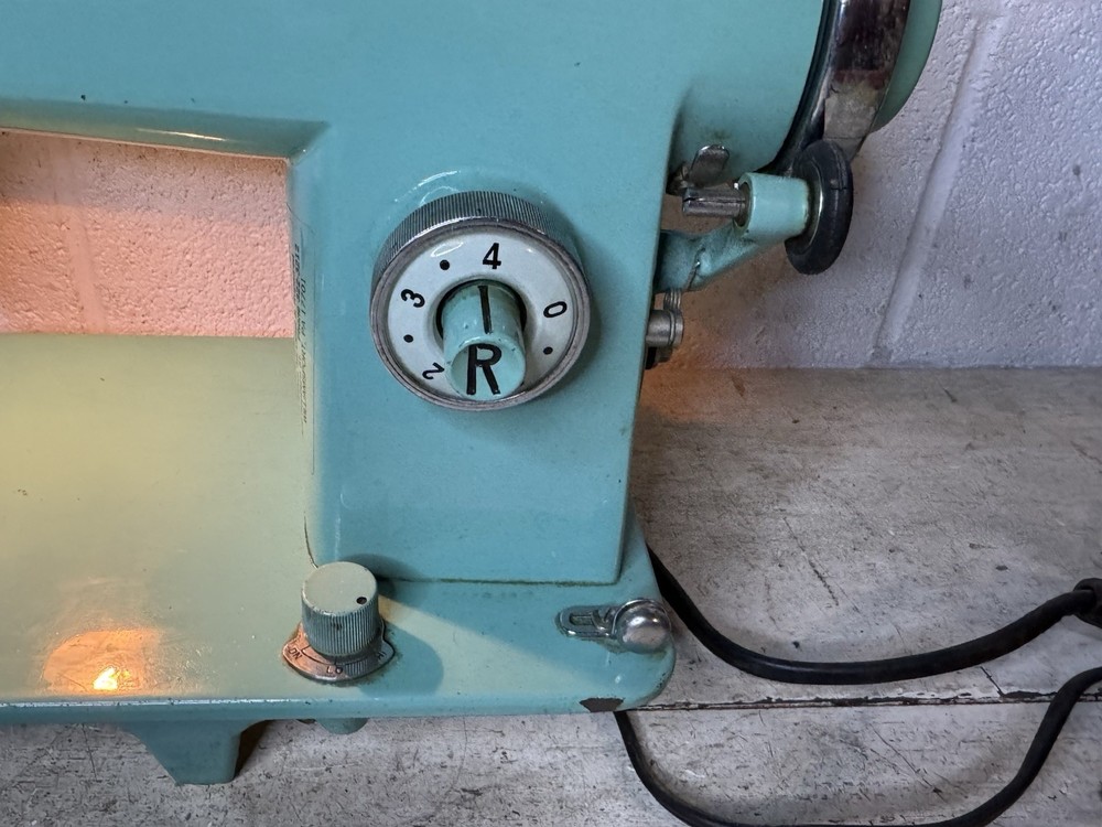 Vintage White Zig Zag Stitcher Sewing Machine Model 1315 Turquoise Works
