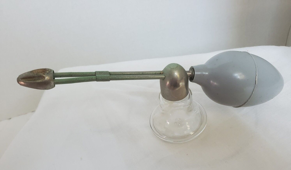 DeVilbiss Adjustable atomizer No 127 in original-clear glass-box is not mint