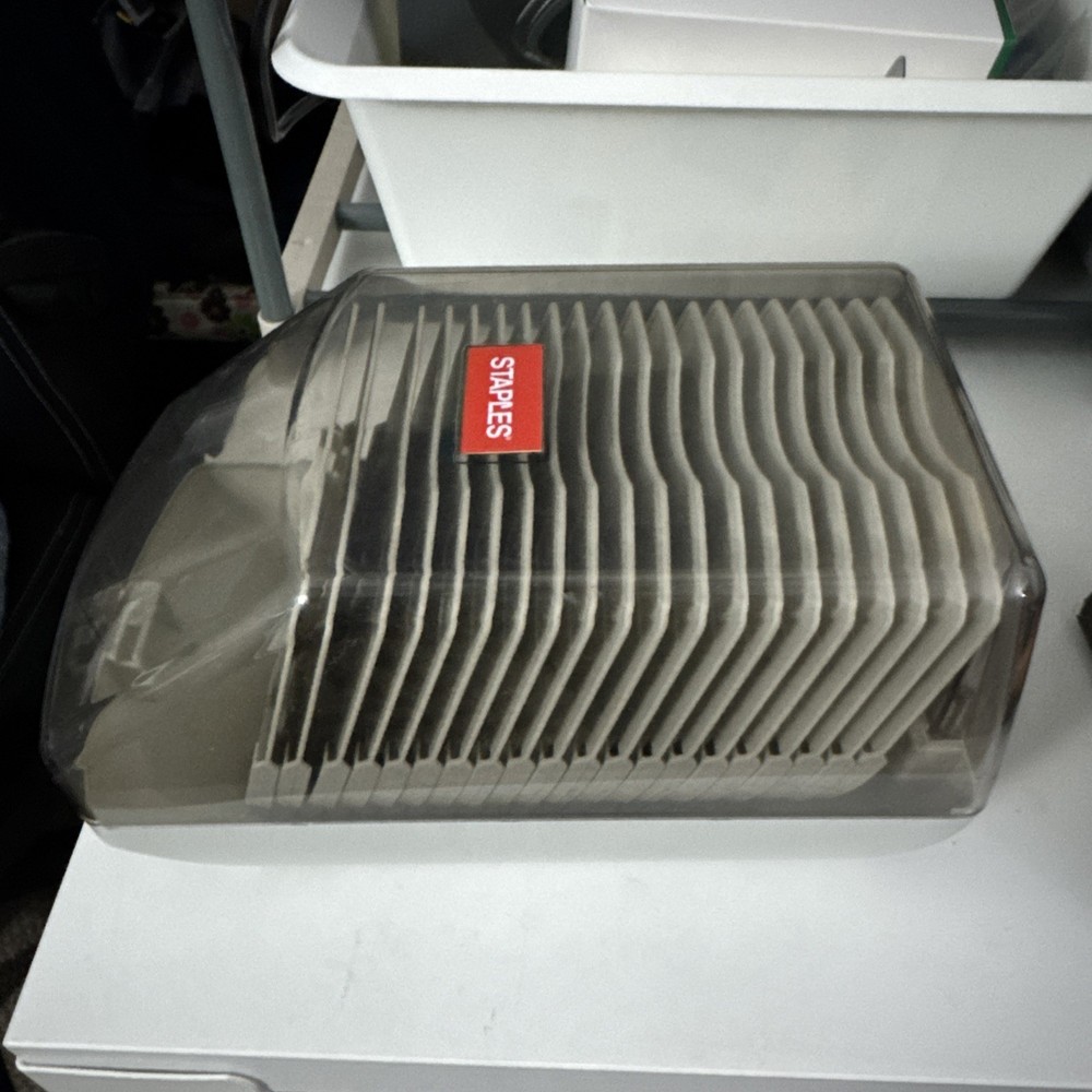Staples 40 Disc Organizer Case CD/DVD